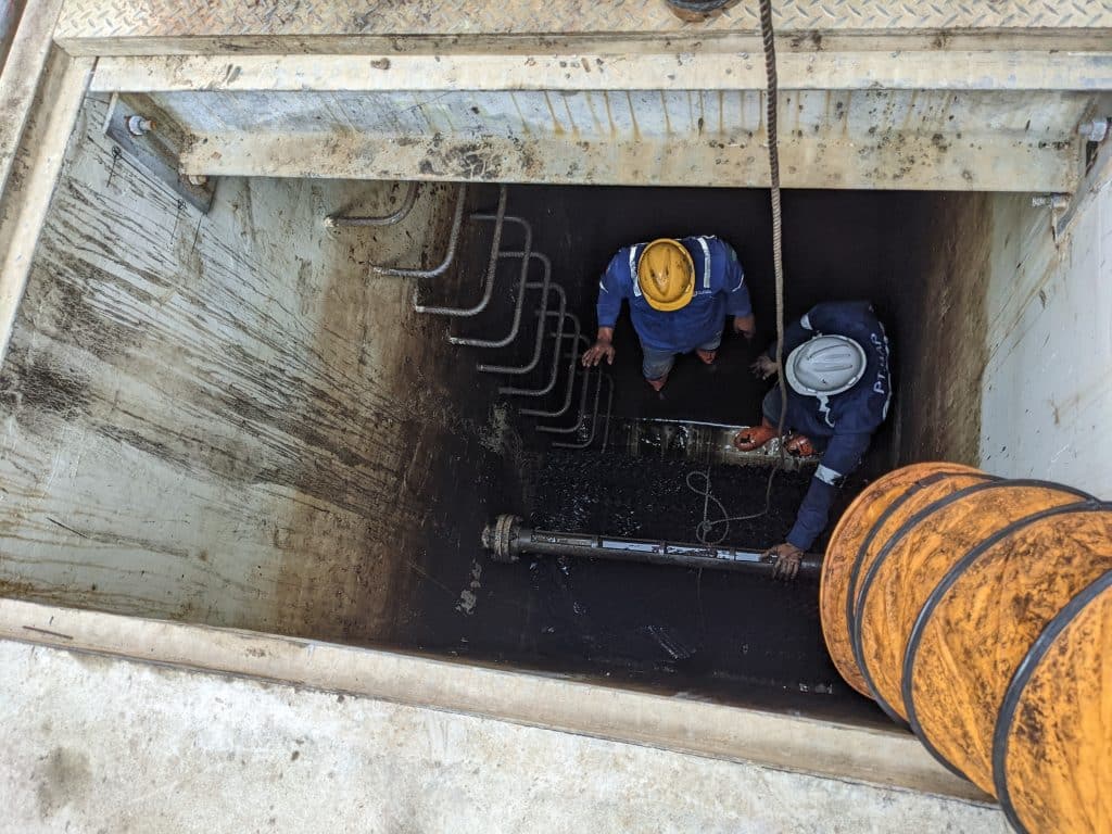 Confined Space Cleaning by Effluent Retrieval Services